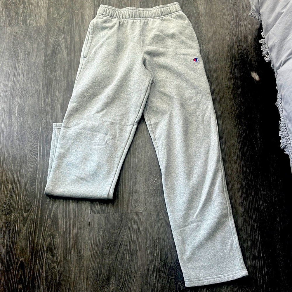 Champion sweats in size S in men’s